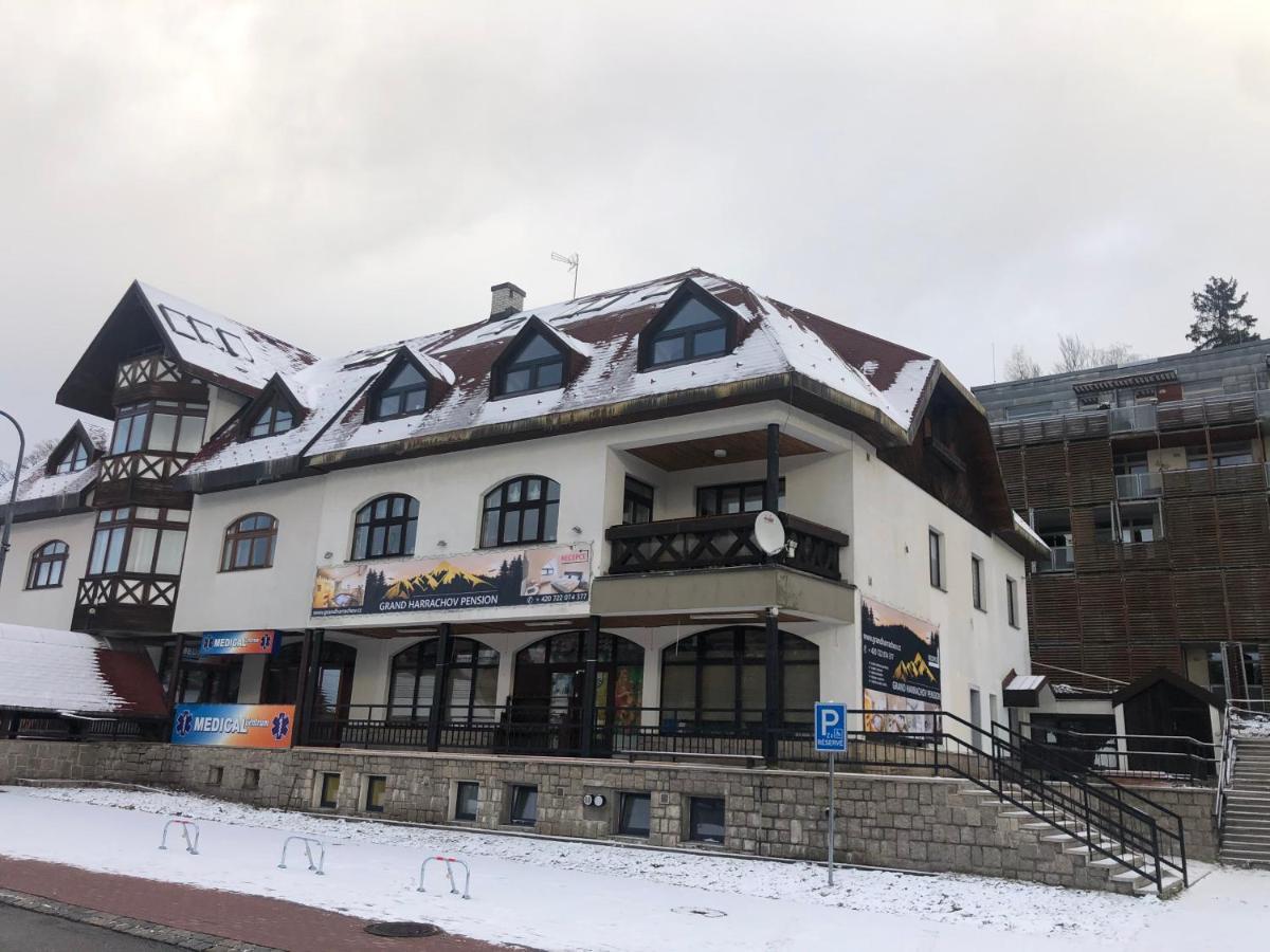Grand Harrachov Pension V Centru Bagian luar foto
